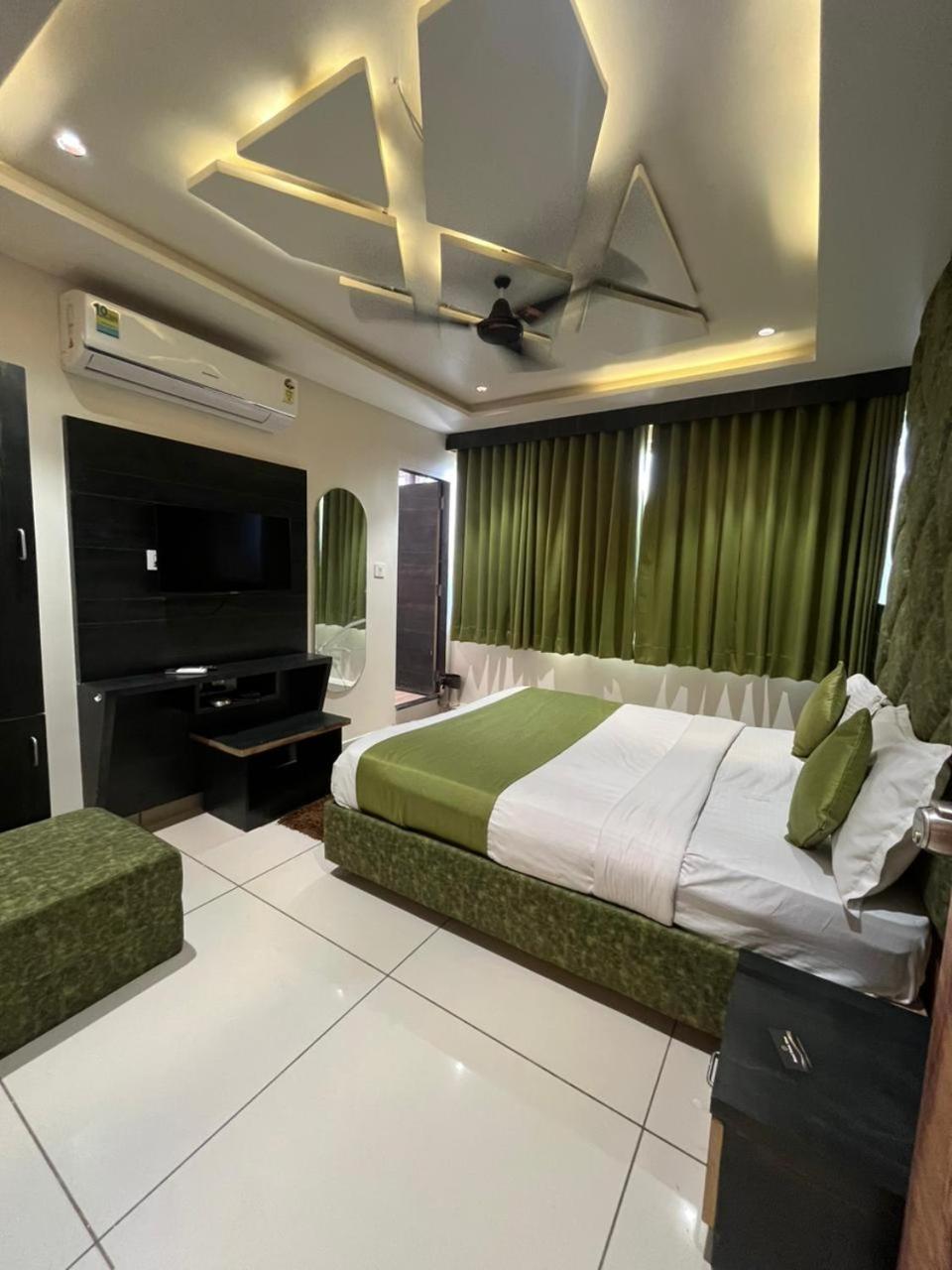 Prime View Hotel Ahmedabad Zimmer foto