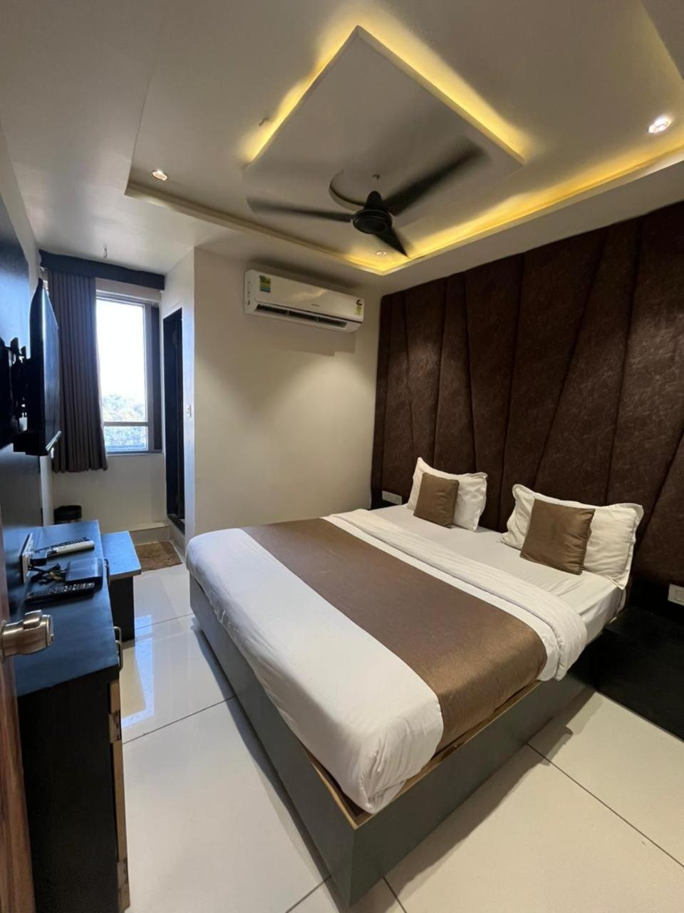 Prime View Hotel Ahmedabad Zimmer foto