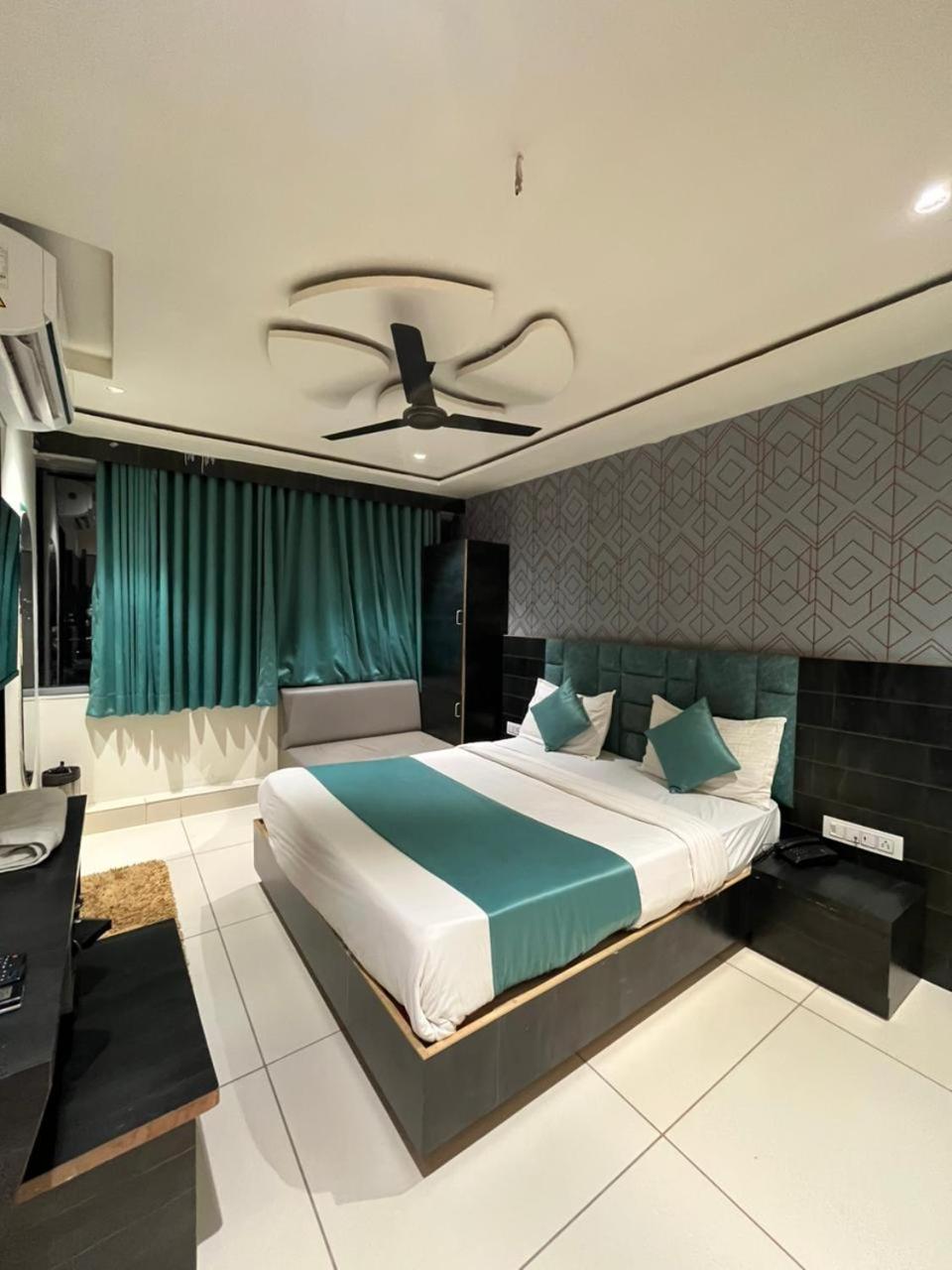 Prime View Hotel Ahmedabad Zimmer foto